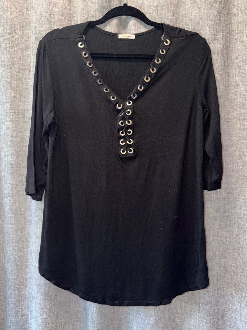 12 Pm By Mon Ami Black Grommet V-Neck Tunic Top Large